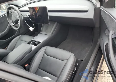 2025 Tesla Model 3 from USA, damaged, VIN 5YJ3E1EB5SF922623